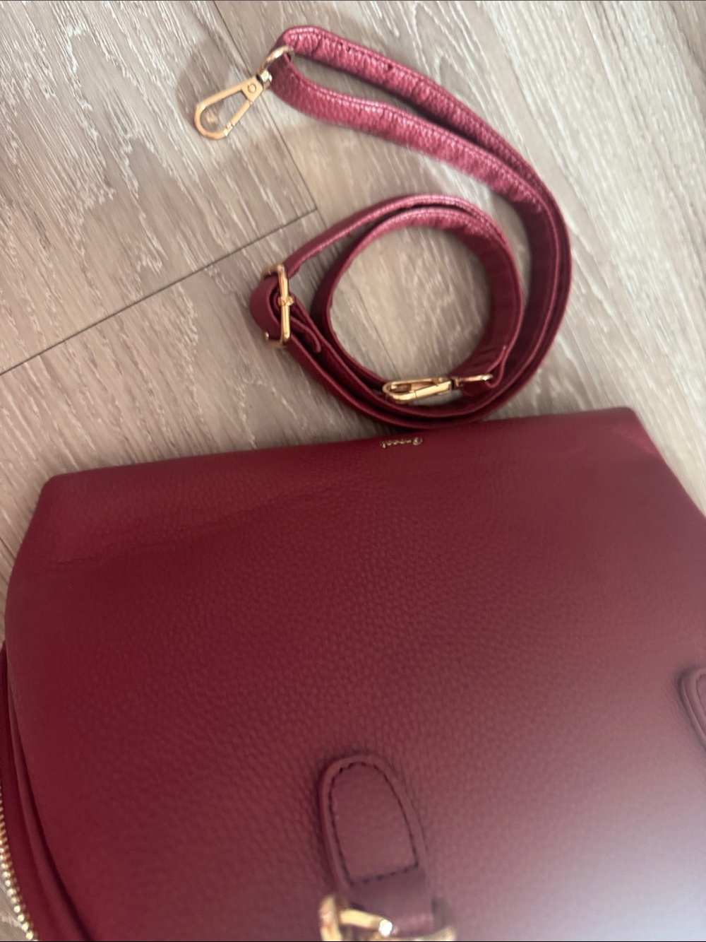 Elegant Bow-Front Red Satchel Handbag - Picture 4 of 4